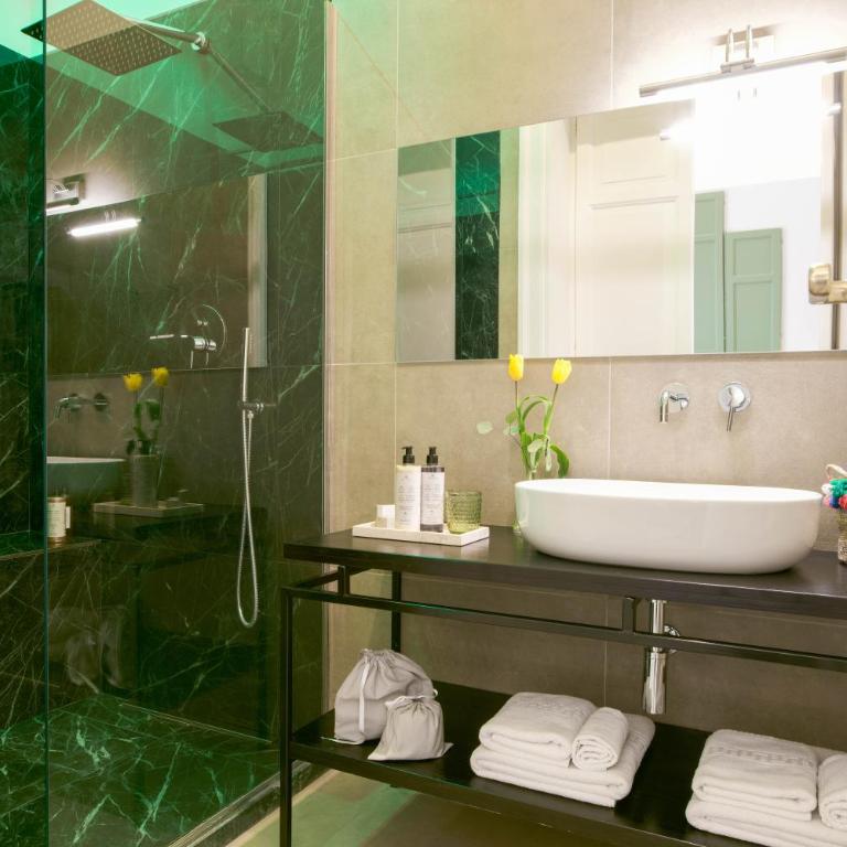 Family Affair Luxury Rooms&Suites - Camera Tripla Deluxe - 4
