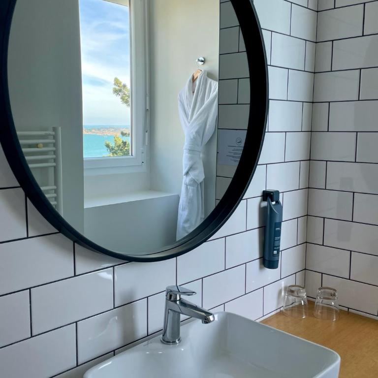 Hôtel Les Costans, The Originals Relais - Chambre Double Supérieure - Vue sur Mer - 1