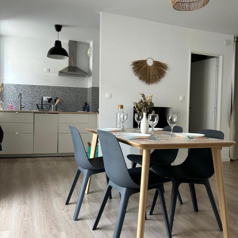 La terrasse : Appartement chic 2 chambres au coeur de Pau - Appartement 2 Chambres - 3