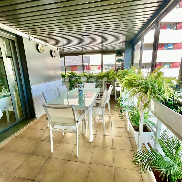 GATU Cream, terraza, parking, aire acc, piscina común " Preferente mayores de 25 años y familias " - Apartamento de 2 dormitorios - 3