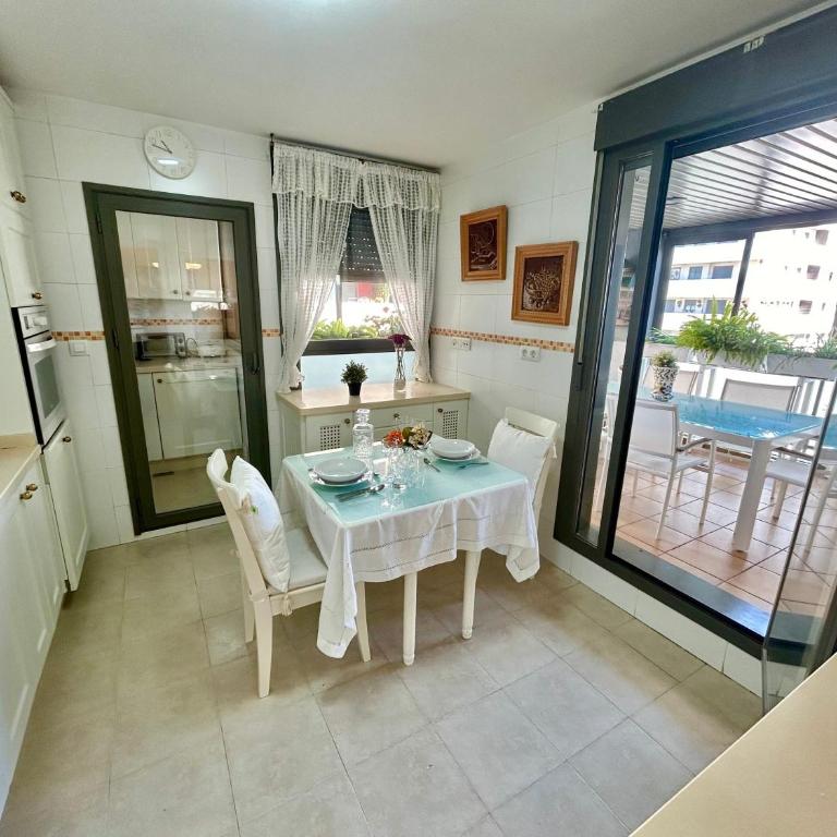 GATU Cream, terraza, parking, aire acc, piscina común " Preferente mayores de 25 años y familias " - Apartamento de 2 dormitorios - 6