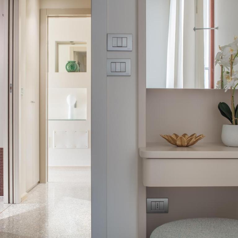 Grand Canal Luxury Apartments With Terrace R&R - Two-Bedroom Apartment - 14
