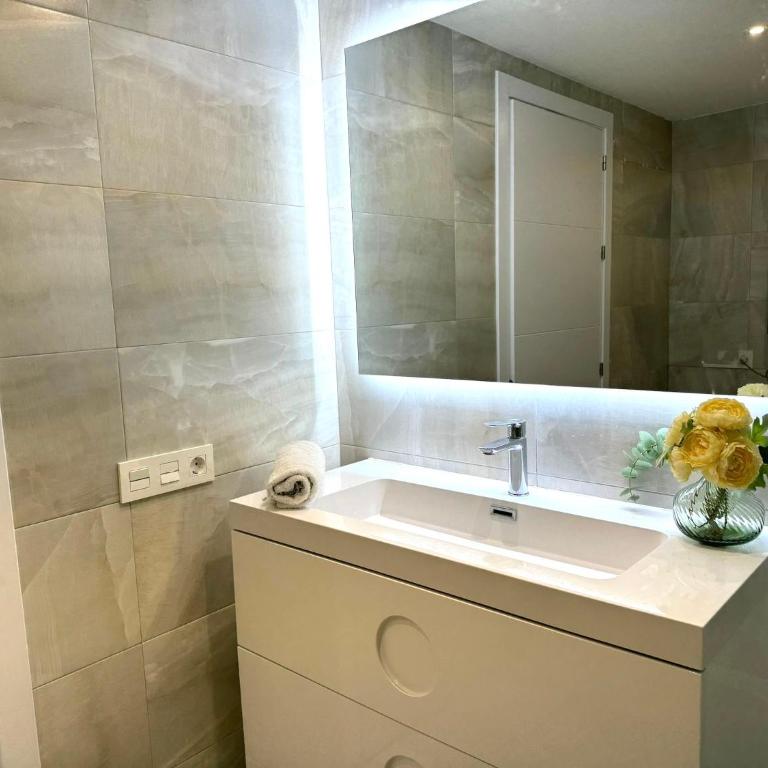 Paraiso del Mar parking y piscina 454 - Two-Bedroom Apartment - 48