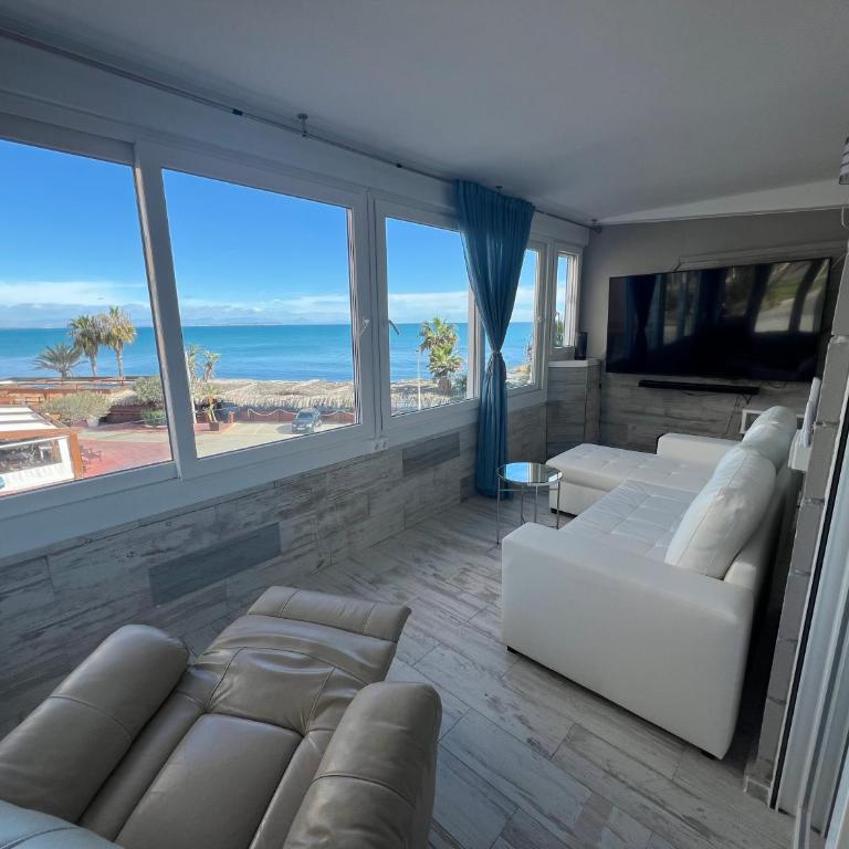 La Mata apartment on the first line of the sea - One-Bedroom Apartment - 4