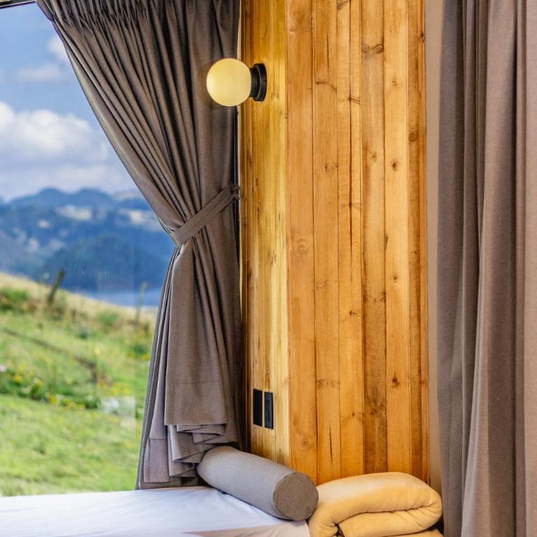 Fuga Neusa - Habitación con cama extragrande y vistas al lago - 5