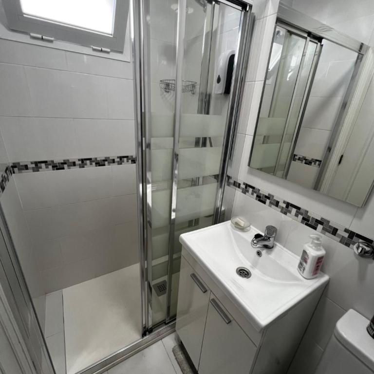 Beautiful and spacious 3 Rooms Duplex with big terrace and nice views to pool and garden - Apartment mit Poolblick - 11