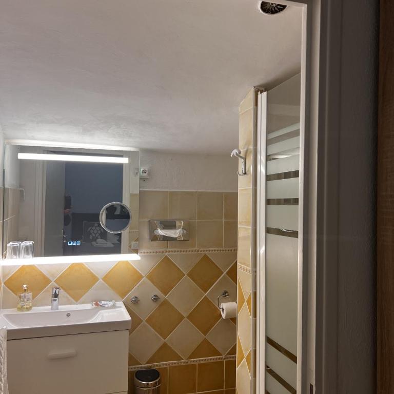 les petites terrasses - Chambre Lits Jumeaux avec Salle de Bains Privative - 5