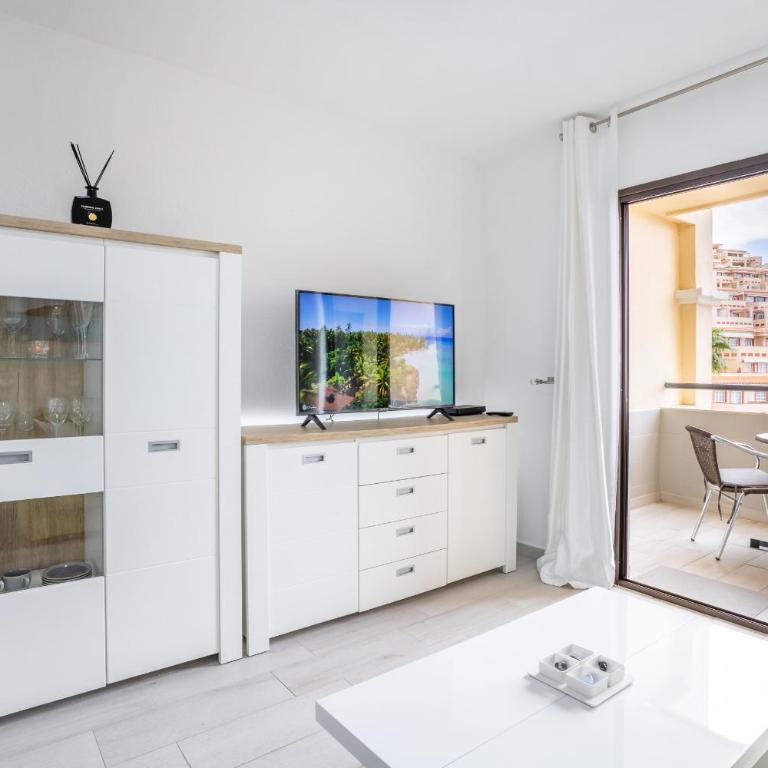 Castle Harbour Holiday Home Heated Pool Views by LoveTenerife - Apartamento con vistas a la piscina - 7