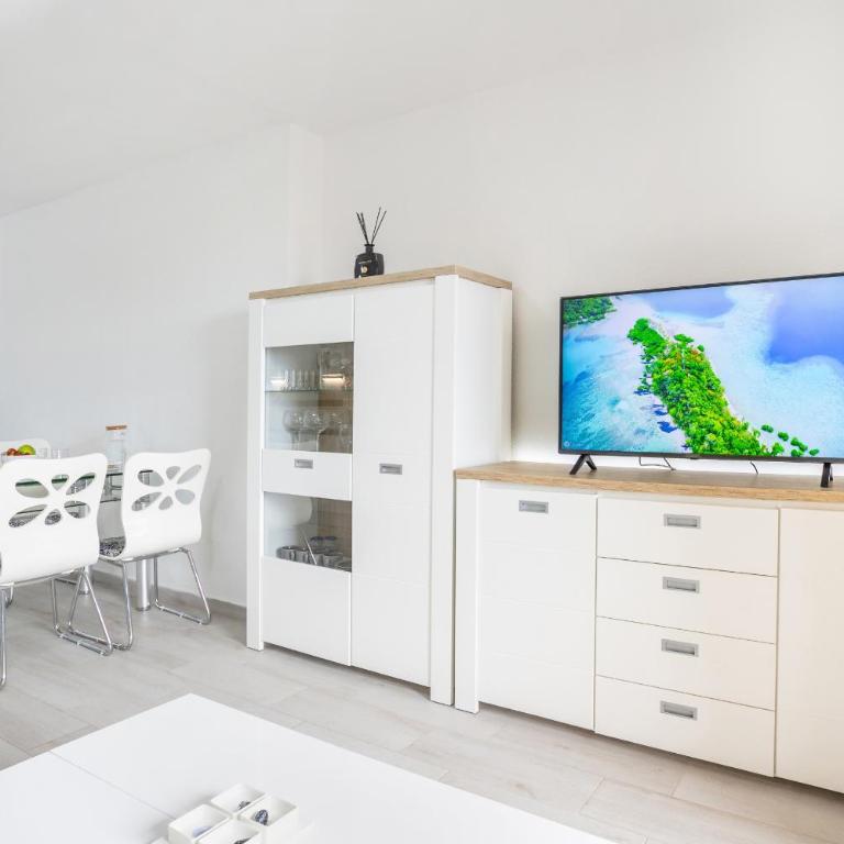 Castle Harbour Holiday Home Heated Pool Views by LoveTenerife - Apartamento con vistas a la piscina - 9
