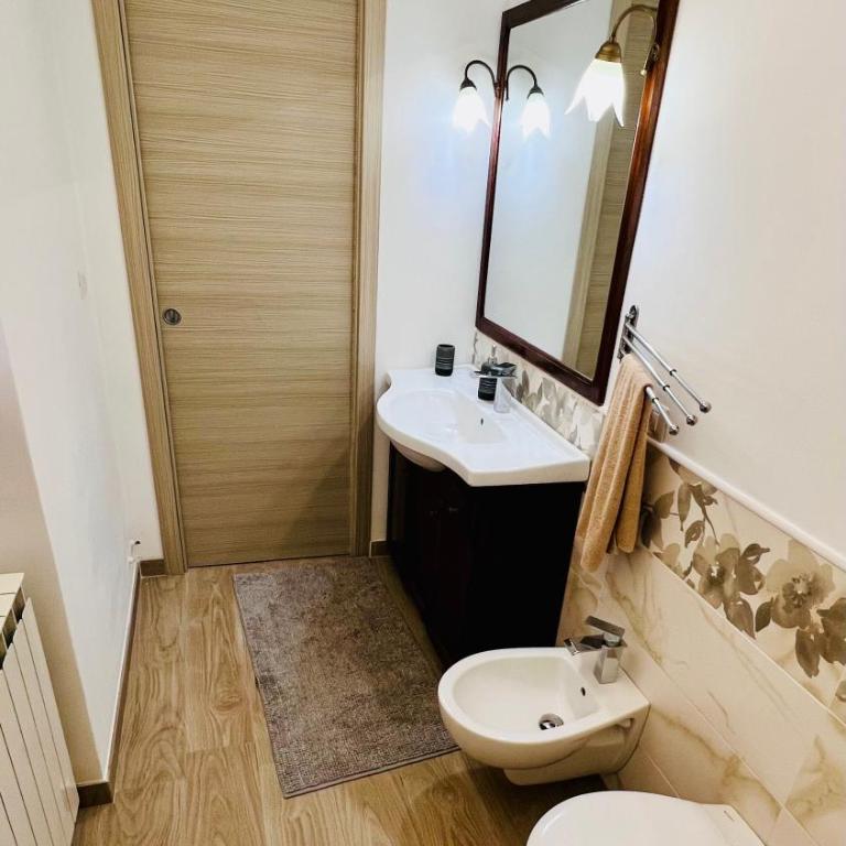 Graziosa Camera privata vista mare in centro - Camera Matrimoniale con Bagno Privato - 4