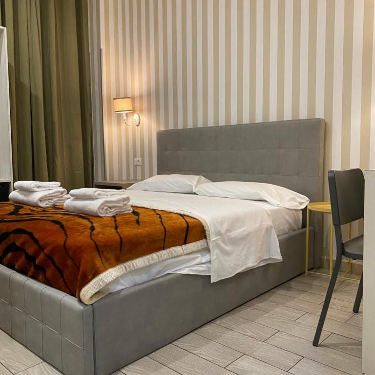 RANK ROOMS - Camera Matrimoniale con Bagno Privato - 1