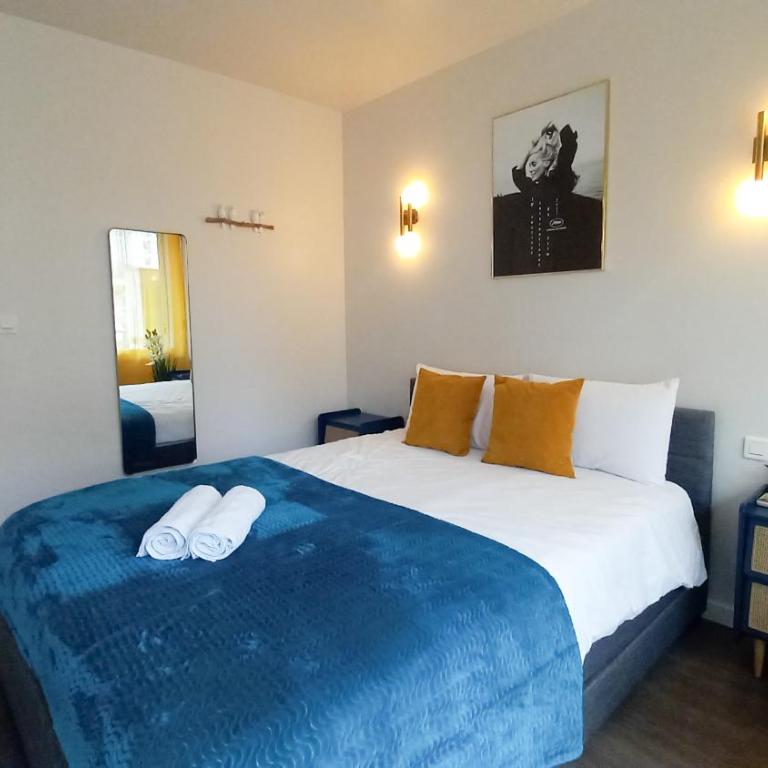 Palais Carnot central apartment with balcony and A C - One-Bedroom Apartment - 12