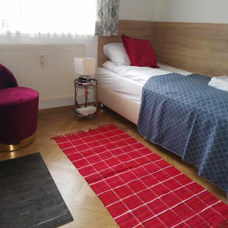 Eisenerzer Apartments - Radmeisterhaus - Standard Zweibettzimmer mit Bergblick - 5