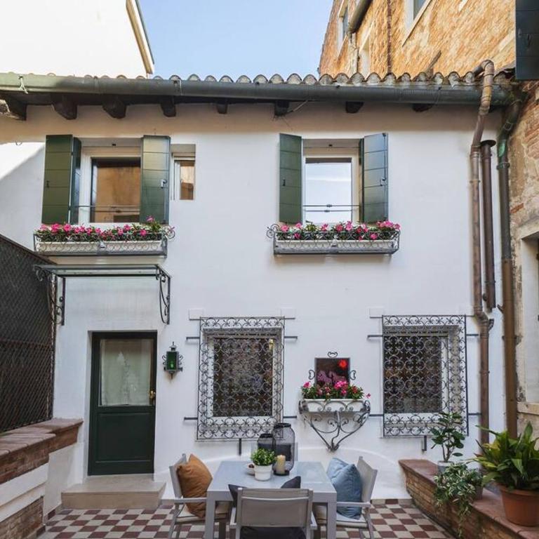 La Casa Più Centrale A Venezia, Con Corte Privata - Three-Bedroom Apartment - 1