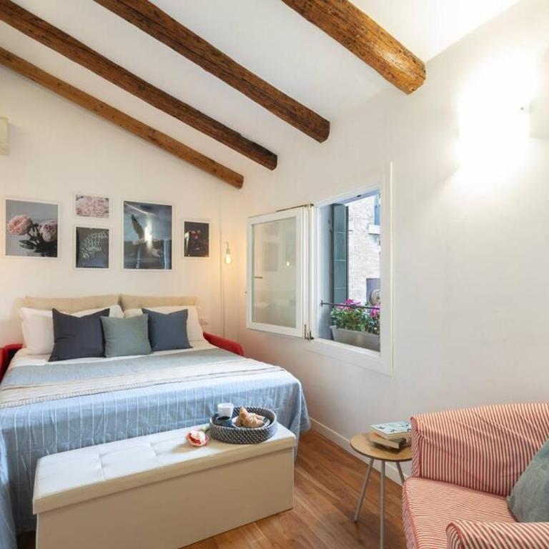 La Casa Più Centrale A Venezia, Con Corte Privata - Three-Bedroom Apartment - 4