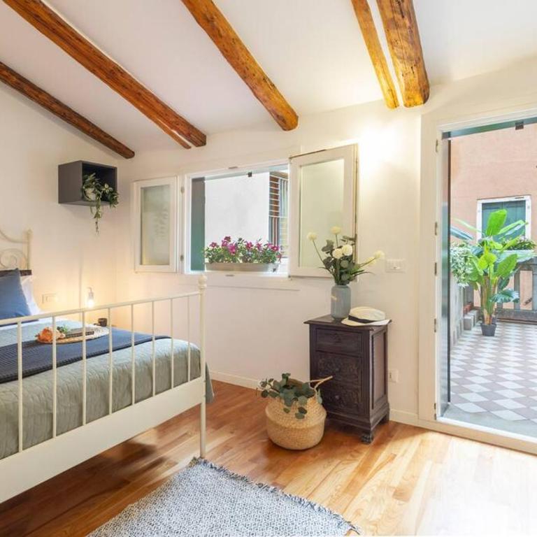 La Casa Più Centrale A Venezia, Con Corte Privata - Three-Bedroom Apartment - 9