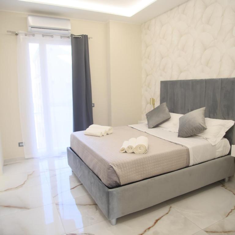 Napoli Central Suites - Camera Matrimoniale Standard - 14