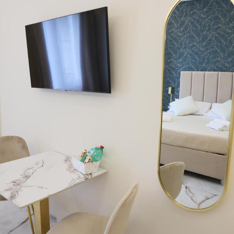 Napoli Central Suites - Camera Deluxe - 14