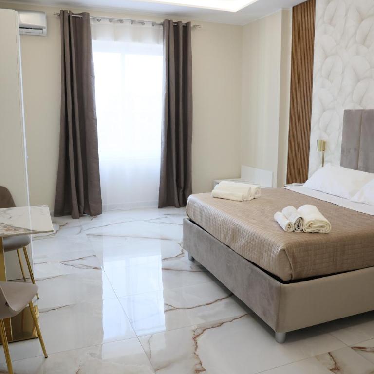 Napoli Central Suites - Camera King Superior - 19