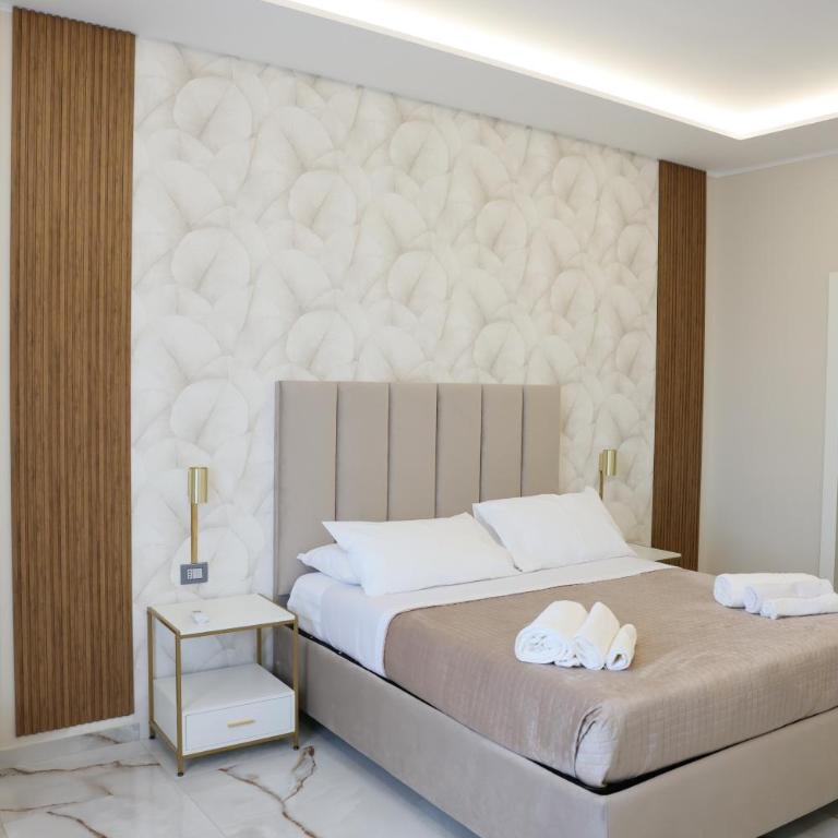 Napoli Central Suites - Camera King Superior - 18