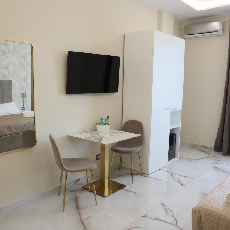Napoli Central Suites - Camera King Superior - 20