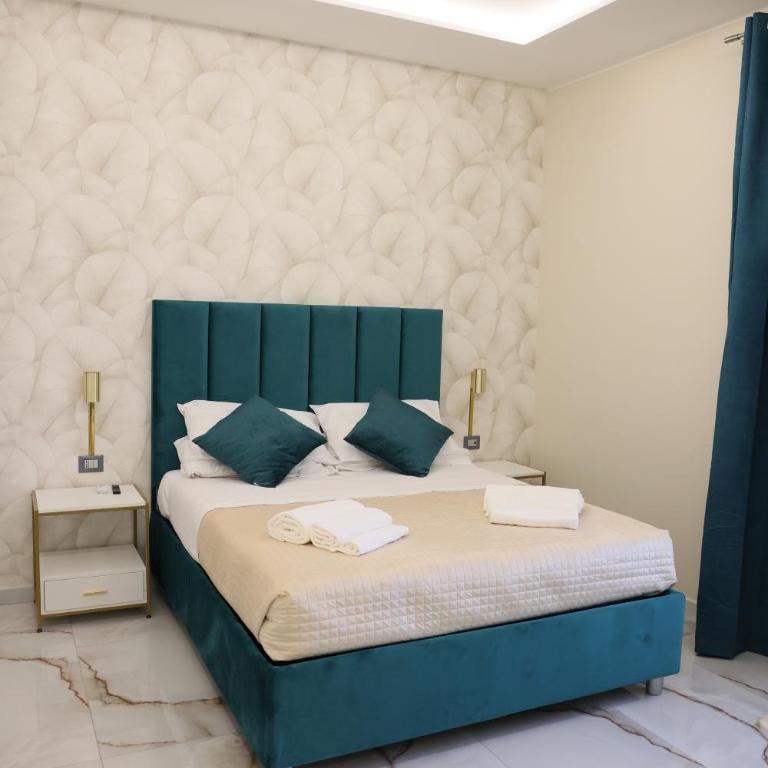 Napoli Central Suites - Camera Matrimoniale Standard - 23