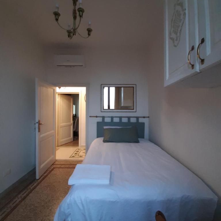 Mary&Flo House - A due passi dal centro - free private parking - Appartamento con 3 Camere da Letto - 30