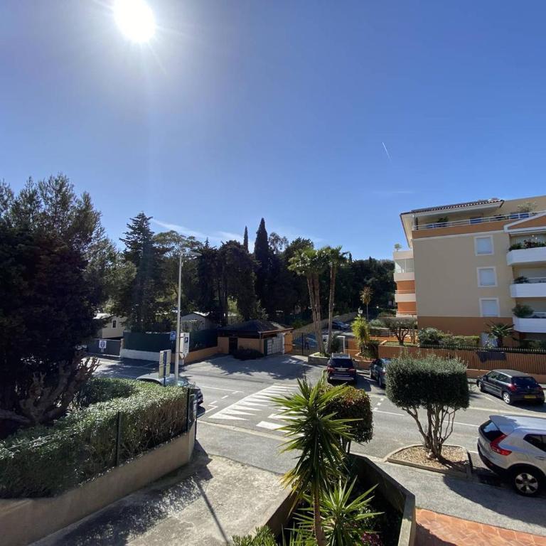 Appartement climatisé avec terrasse, proche plage et commerces, parking inclus, WiFi, classé 3* - FR-1-100-332 - Appartement - 1