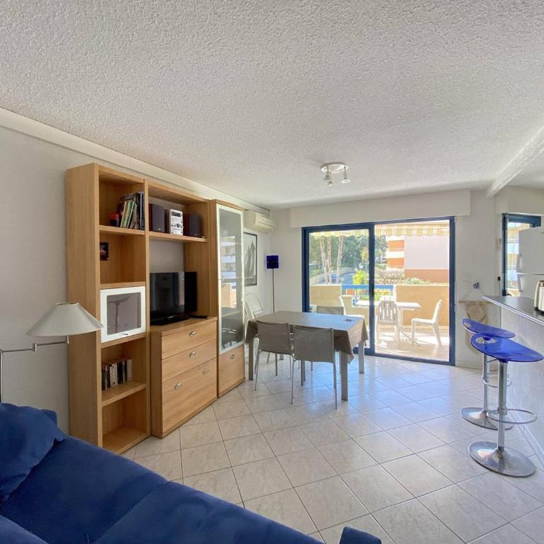 Appartement climatisé avec terrasse, proche plage et commerces, parking inclus, WiFi, classé 3* - FR-1-100-332 - Appartement - 3