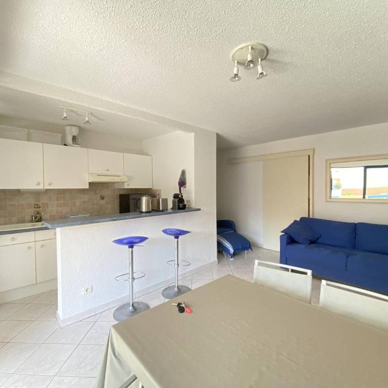Appartement climatisé avec terrasse, proche plage et commerces, parking inclus, WiFi, classé 3* - FR-1-100-332 - Appartement - 6