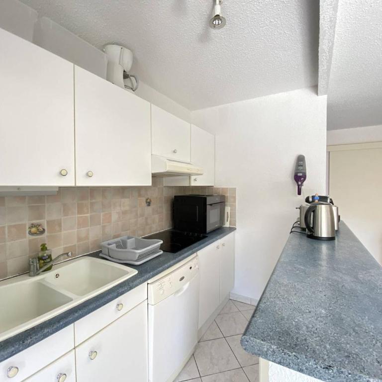 Appartement climatisé avec terrasse, proche plage et commerces, parking inclus, WiFi, classé 3* - FR-1-100-332 - Appartement - 7