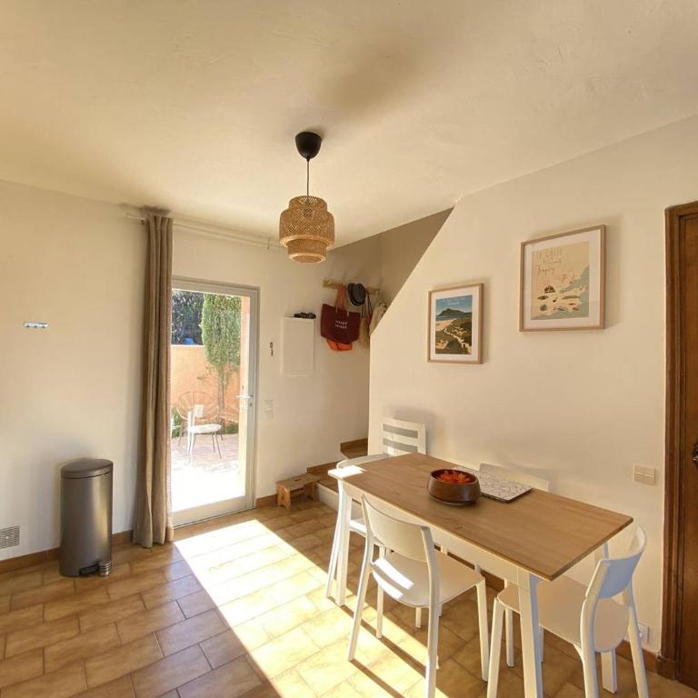 Mazet rénové avec piscine, tennis, 2 terrasses à Cavalaire-sur-Mer. - FR-1-100-333 - Maison de Vacances - 5
