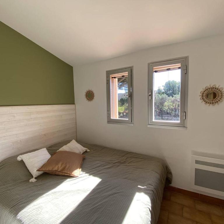 Mazet rénové avec piscine, tennis, 2 terrasses à Cavalaire-sur-Mer. - FR-1-100-333 - Maison de Vacances - 11