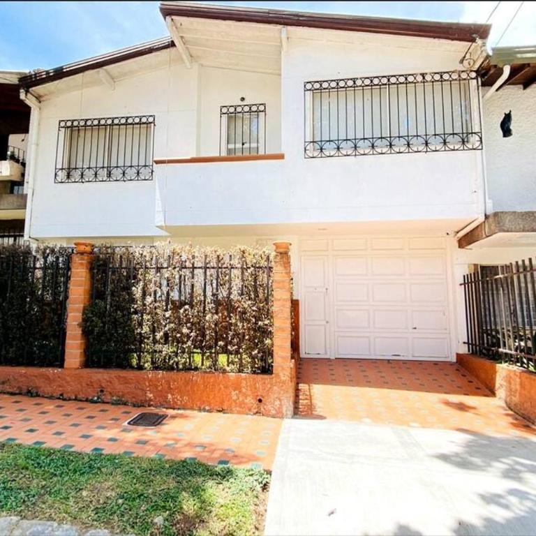 Casa Encanto Laureles! Casa Premium Medellín con Parking- Estadio, Metro - Casa - 2