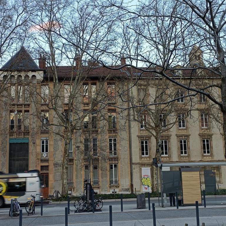 Studio cosy rénové -Hyper centre Grenoble, 1 min Gare-Tram - Appartement 1 Chambre - 11
