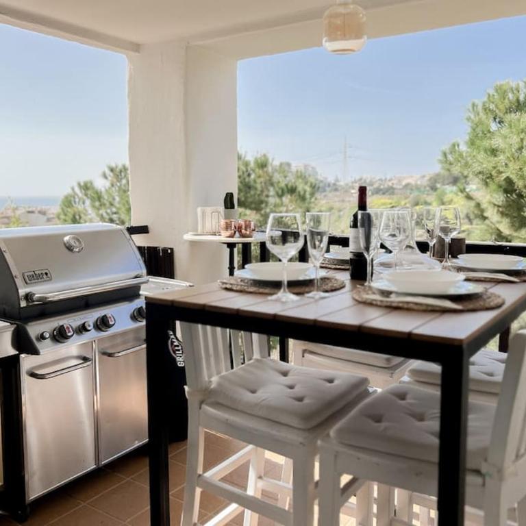 Luminoso hogar para familias- terraza, vistas al mar, plaza de parking - 7P - Three-Bedroom Apartment - 1