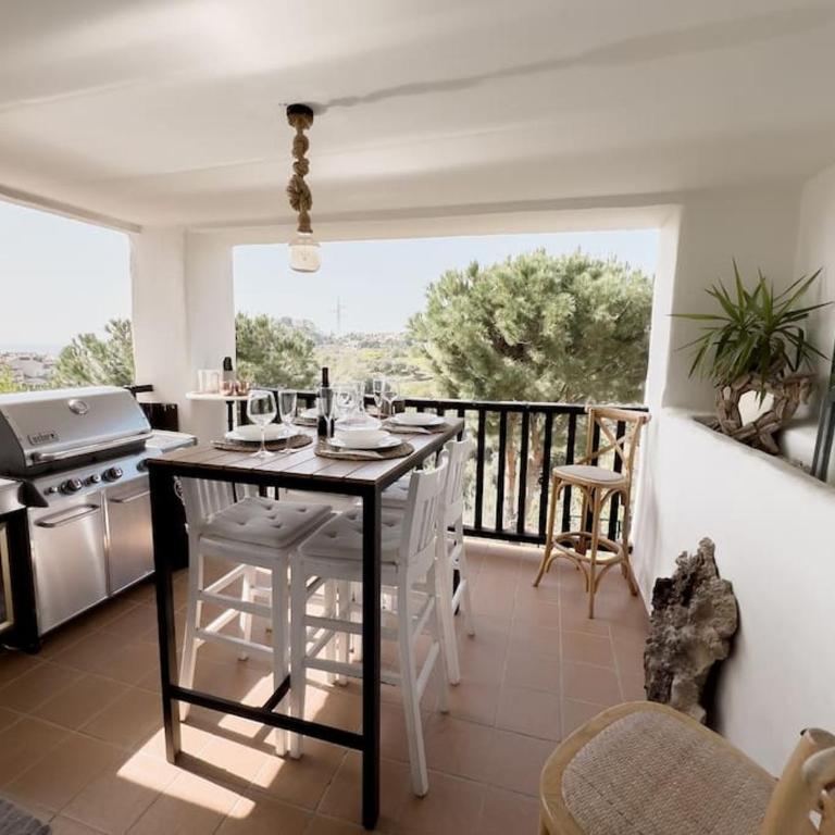Luminoso hogar para familias- terraza, vistas al mar, plaza de parking - 7P - Three-Bedroom Apartment - 4