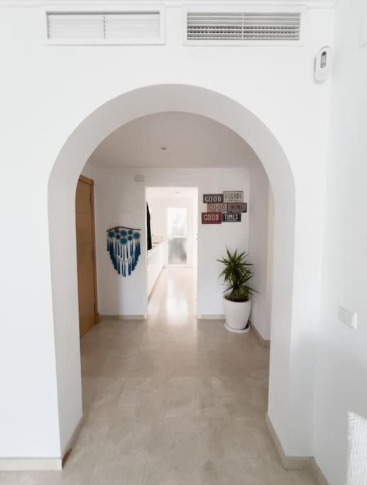 Luminoso hogar para familias- terraza, vistas al mar, plaza de parking - 7P - Three-Bedroom Apartment - 10