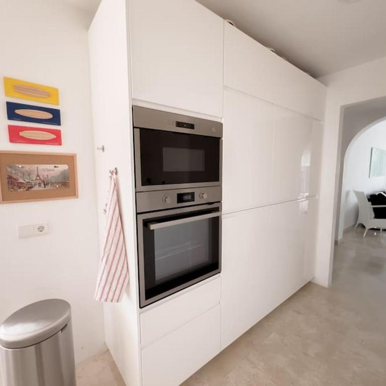 Luminoso hogar para familias- terraza, vistas al mar, plaza de parking - 7P - Three-Bedroom Apartment - 12