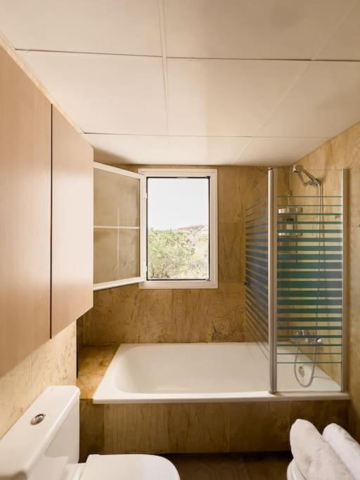 Luminoso hogar para familias- terraza, vistas al mar, plaza de parking - 7P - Three-Bedroom Apartment - 13