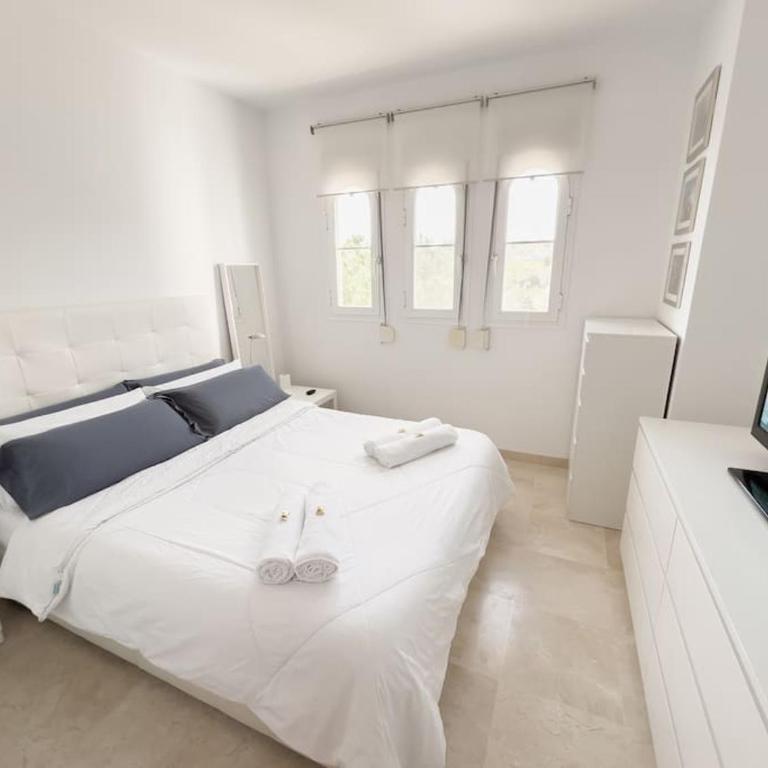 Luminoso hogar para familias- terraza, vistas al mar, plaza de parking - 7P - Three-Bedroom Apartment - 6
