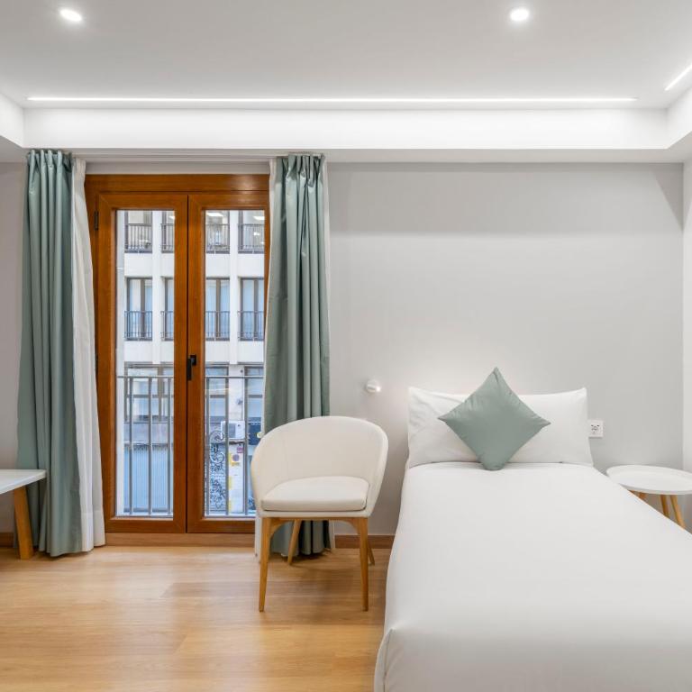 Odyssey Rooms Alicante - Superior Triple Room - 4