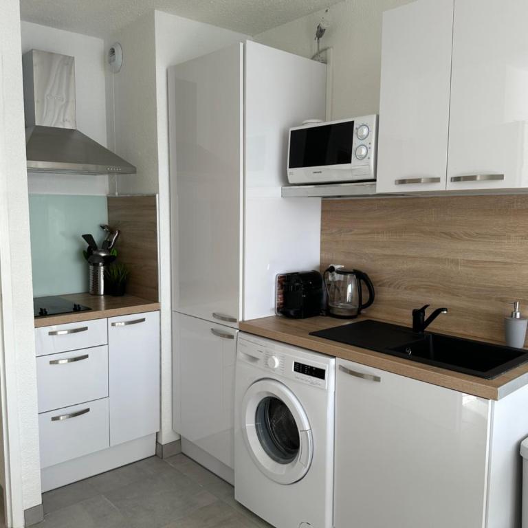 Studio - Les pieds dans l'eau agréable en toutes saisons 4 couchages - climatisation - parking privé - piscine sur mer - vue magnifique et rare - situation optimum - Les argonautes - Ile des pêcheurs - Cap d'Agde - One-Bedroom Apartment - 9