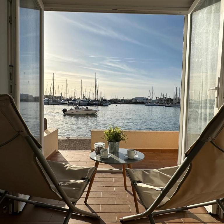Studio - Les pieds dans l'eau agréable en toutes saisons 4 couchages - climatisation - parking privé - piscine sur mer - vue magnifique et rare - situation optimum - Les argonautes - Ile des pêcheurs - Cap d'Agde - One-Bedroom Apartment - 5