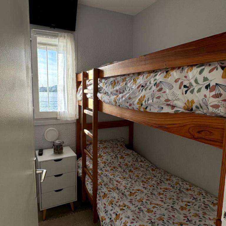 Studio - Les pieds dans l'eau agréable en toutes saisons 4 couchages - climatisation - parking privé - piscine sur mer - vue magnifique et rare - situation optimum - Les argonautes - Ile des pêcheurs - Cap d'Agde - One-Bedroom Apartment - 7