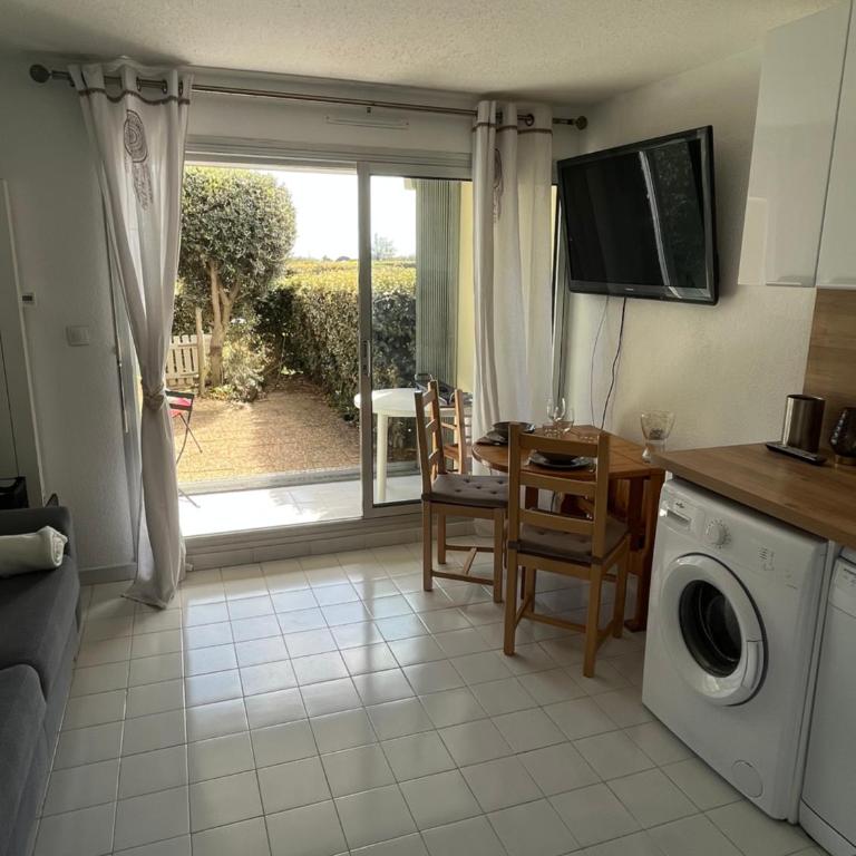 T2 - Les pieds dans le sables en toutes saisons 5 couchages - climatisation - parking privée - piscine - situation optimum et rare - Amoureva - Plage Richelieu- Cap d'Agde - One-Bedroom Apartment - 18
