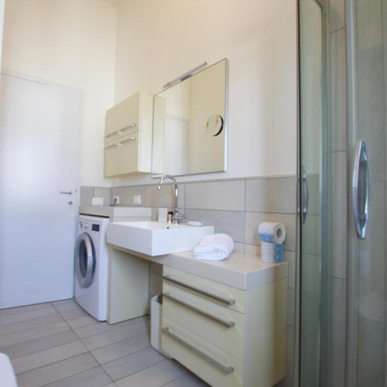 Bagni Miramare - Home Immobiliare Jesolo - Appartamento con 2 Camere da Letto - 15