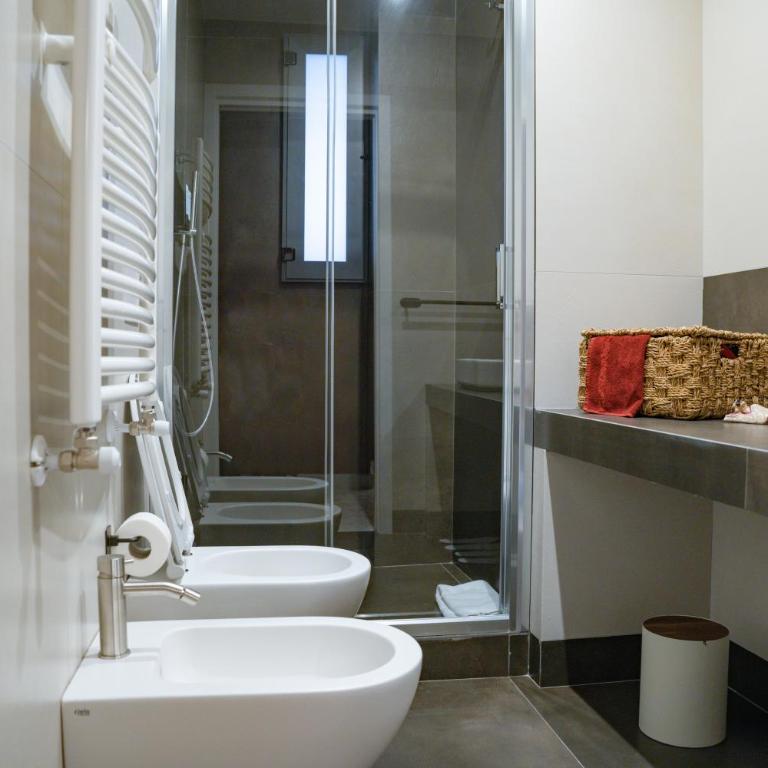 Filomena Suites - Camera Matrimoniale Deluxe con Balcone - 4