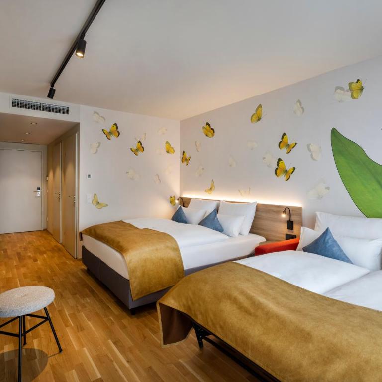 JUFA Hotel Bad Radkersburg - Vierbettzimmer mit Balkon - 1