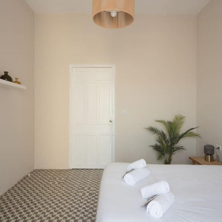 Apartment Mosaic Giralda - Three-Bedroom Apartment - 12